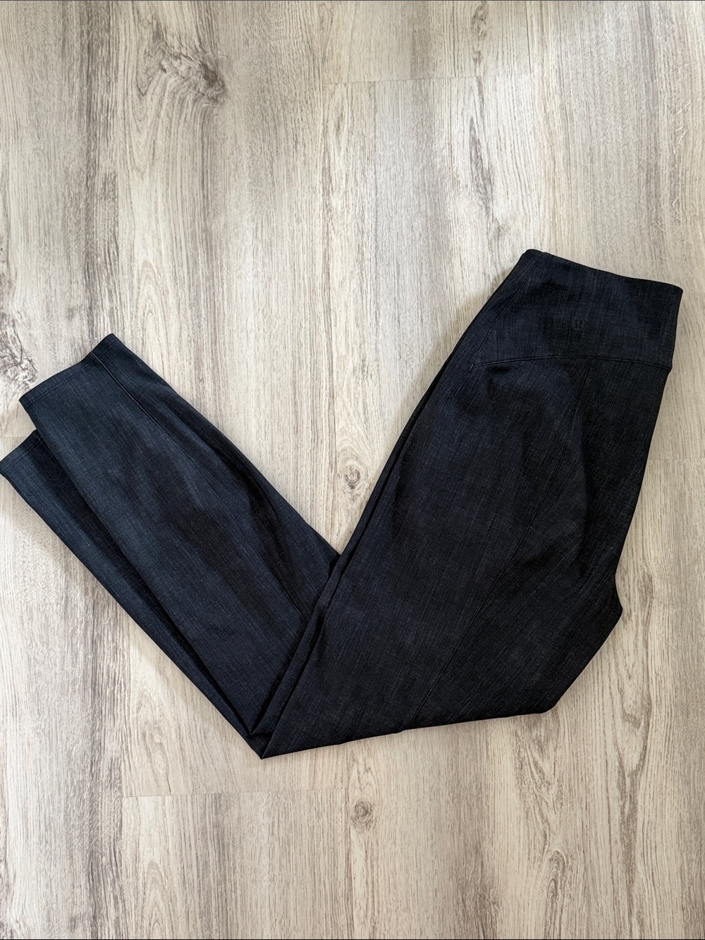 lululemon athletica Black High-Rise Leggings size 8 like new nice color